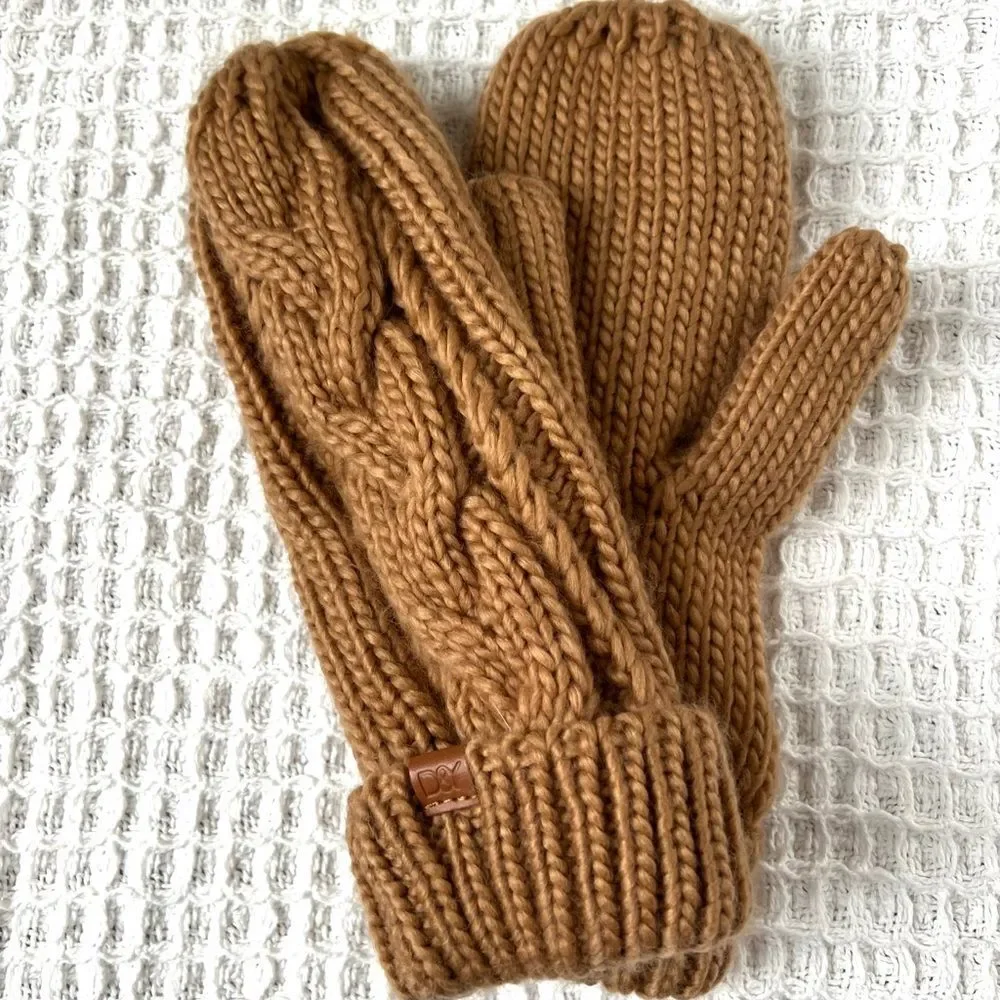 David & Young NWT Cable Knit Brown Camel Cozy  Inner Fleece Lining Mittens